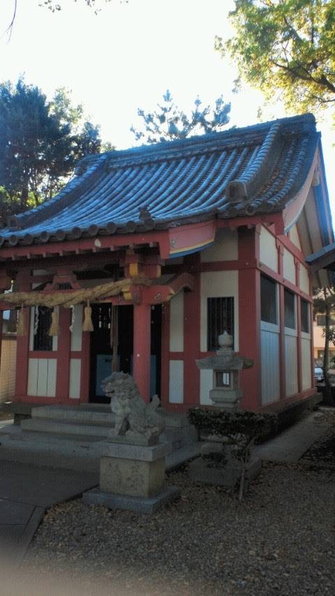塗装前の神社社殿